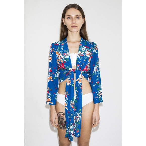 NWT Rolla’s Delilah Blue Floral Wrap Blouse Size Large - Picture 6 of 14